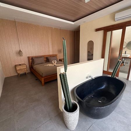 Kiki Village Bathtub Canggu Екстериор снимка