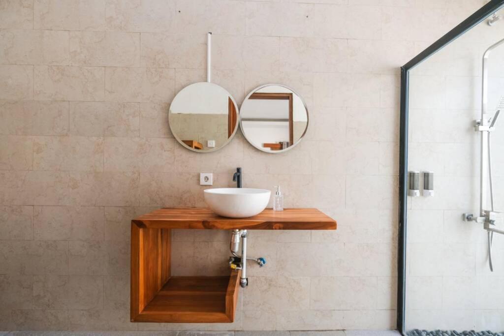 Kiki Village Bathtub Canggu Екстериор снимка